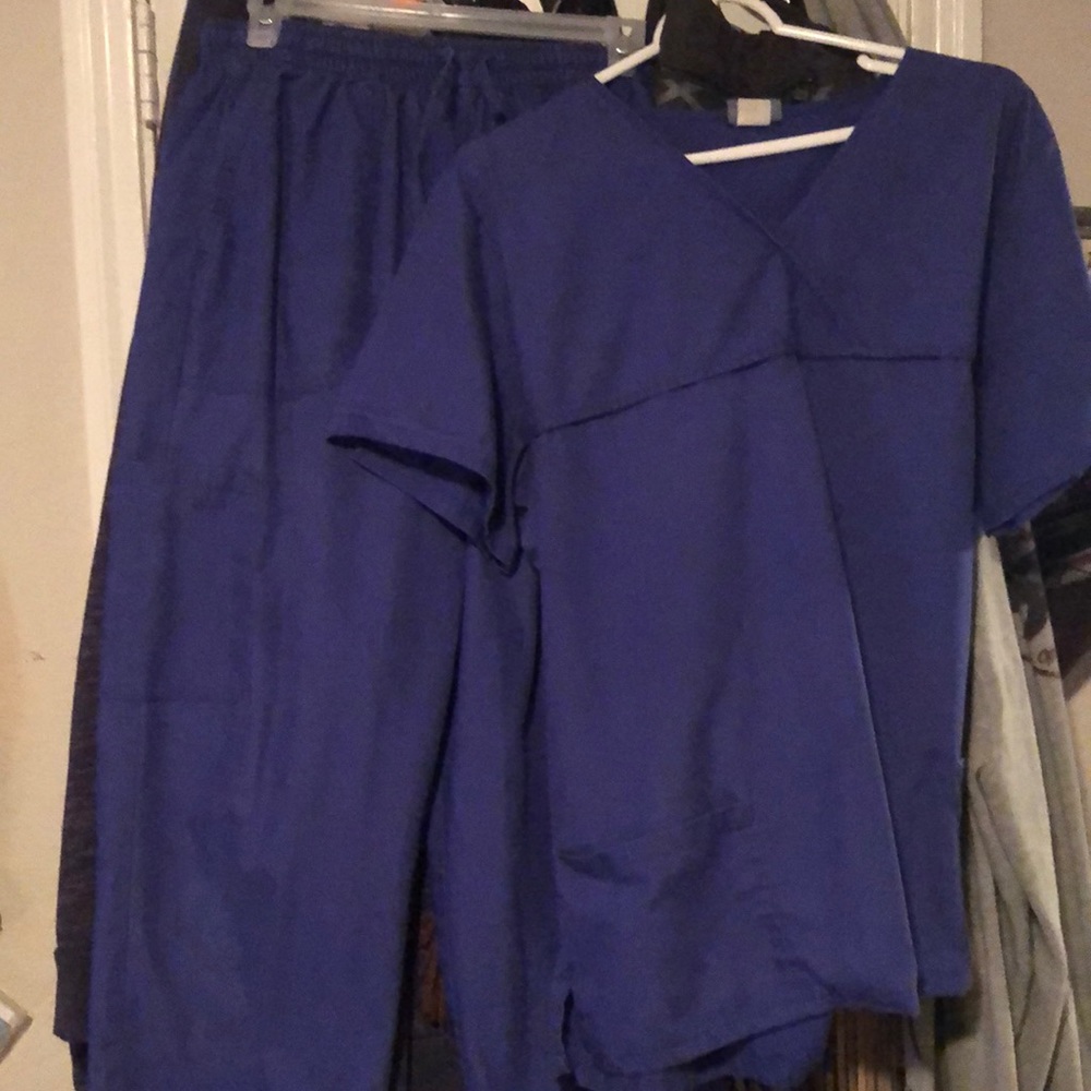 Scrubs top and bottom